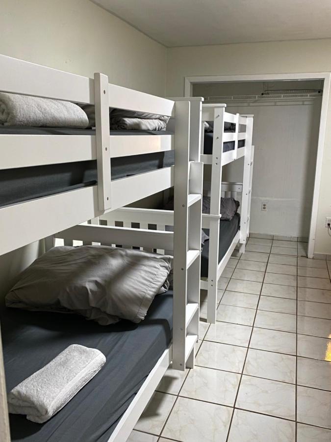 Single Size Top Bunk Bed - Mixed Shared Room Miami Springs Extérieur photo