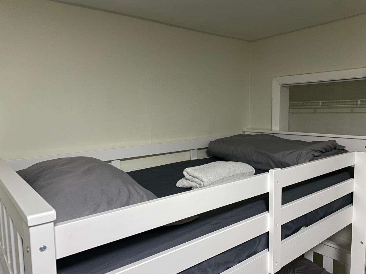 Single Size Top Bunk Bed - Mixed Shared Room Miami Springs Extérieur photo